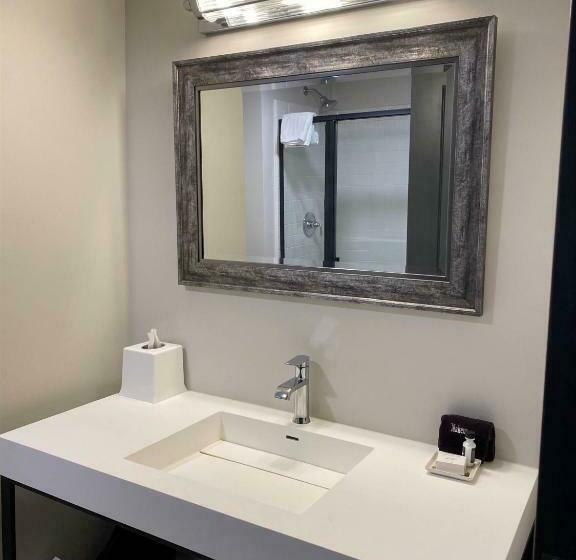 غرفة قياسية, The Stella Hotel & Ballroom