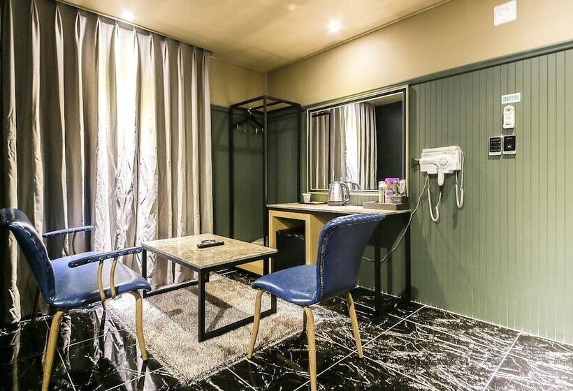 غرفة ديلوكس, Docking