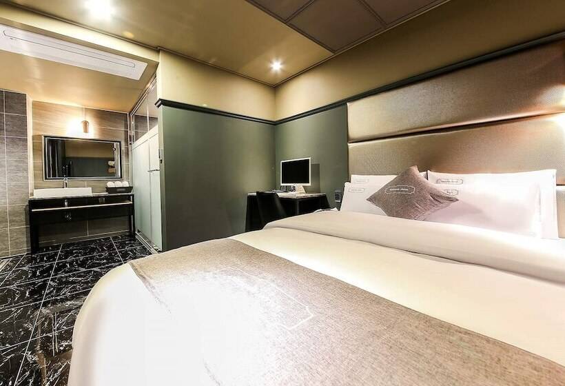 غرفة ديلوكس, Docking