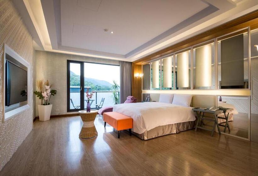 اتاق استاندارد با بالکن, Li