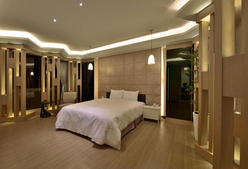 اتاق استاندارد با بالکن, Li