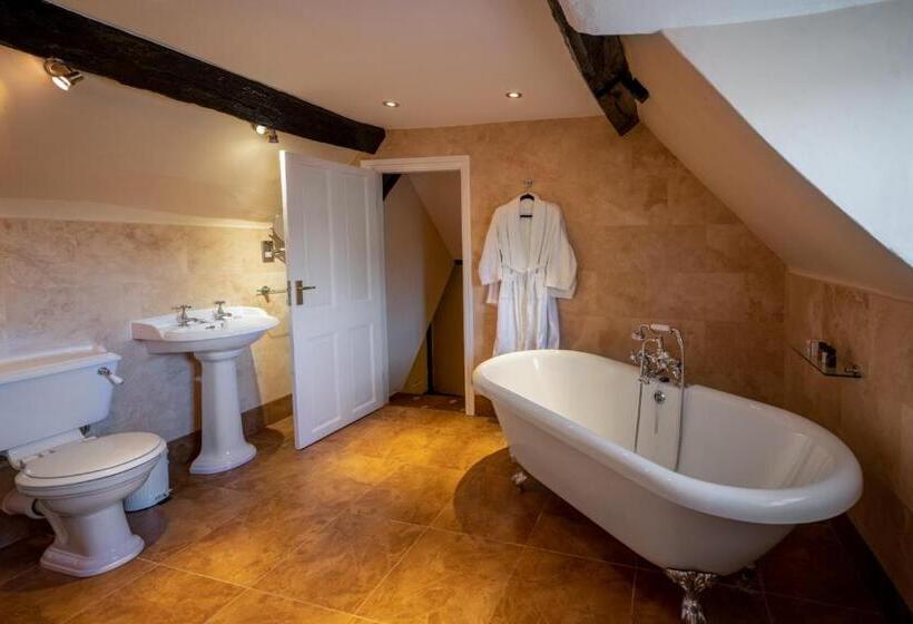 جناح ديلوكس, The White Swan Hotel Bar & Restaurant