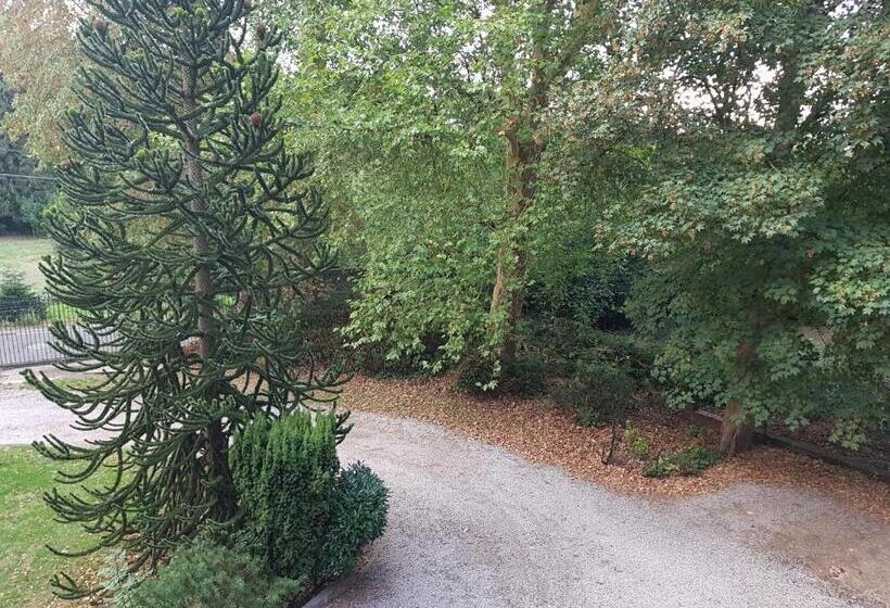 带大床的高级房间, Château Lambert Moulinsart Hotel, Shuttle Airport, Long Term Parking, Snooker, Large Terrasse, Dinne