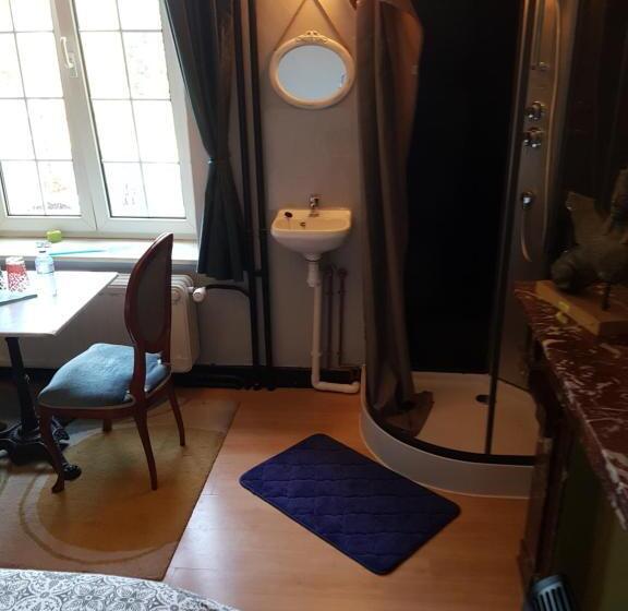 اتاق سوپریور با تخت بزرگ, Château Lambert Moulinsart Hotel, Shuttle Airport, Long Term Parking, Snooker, Large Terrasse, Dinne