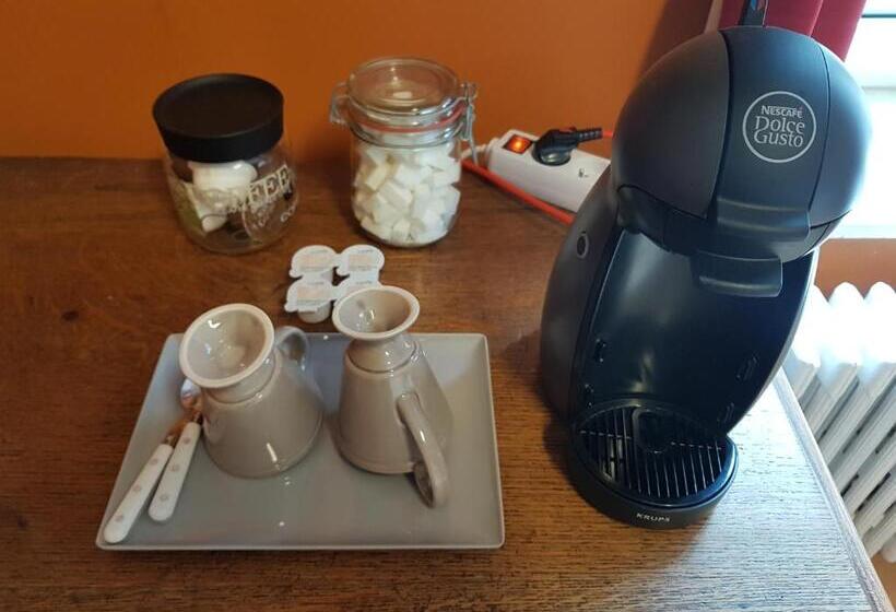 带大床的标准间, Château Lambert Moulinsart Hotel, Shuttle Airport, Long Term Parking, Snooker, Large Terrasse, Dinne