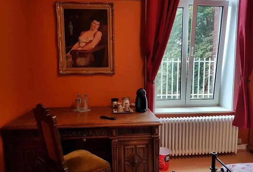 キングサイズベッドのスタンダードルーム, Château Lambert Moulinsart Hotel, Shuttle Airport, Long Term Parking, Snooker, Large Terrasse, Dinne
