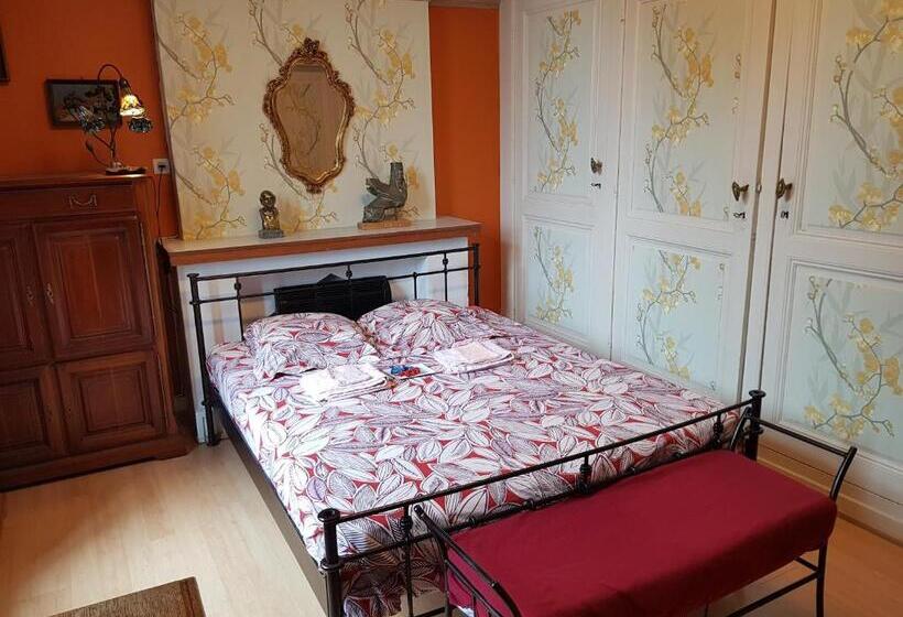 キングサイズベッドのスタンダードルーム, Château Lambert Moulinsart Hotel, Shuttle Airport, Long Term Parking, Snooker, Large Terrasse, Dinne