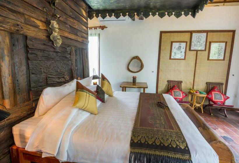 バルコニー付きデラックスルーム, Bong Thom Forest Lodge