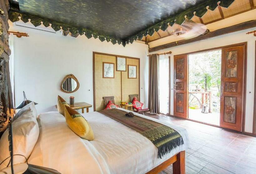 バルコニー付きデラックスルーム, Bong Thom Forest Lodge