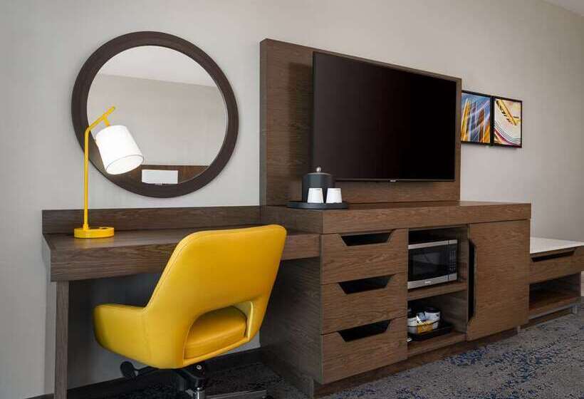 キングサイズベッドのスタンダードルーム, Hampton Inn Champaign Southwest