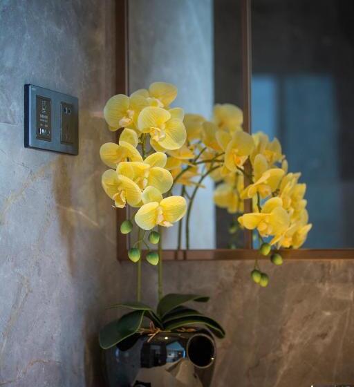 带大床的标准间, Jing Shang