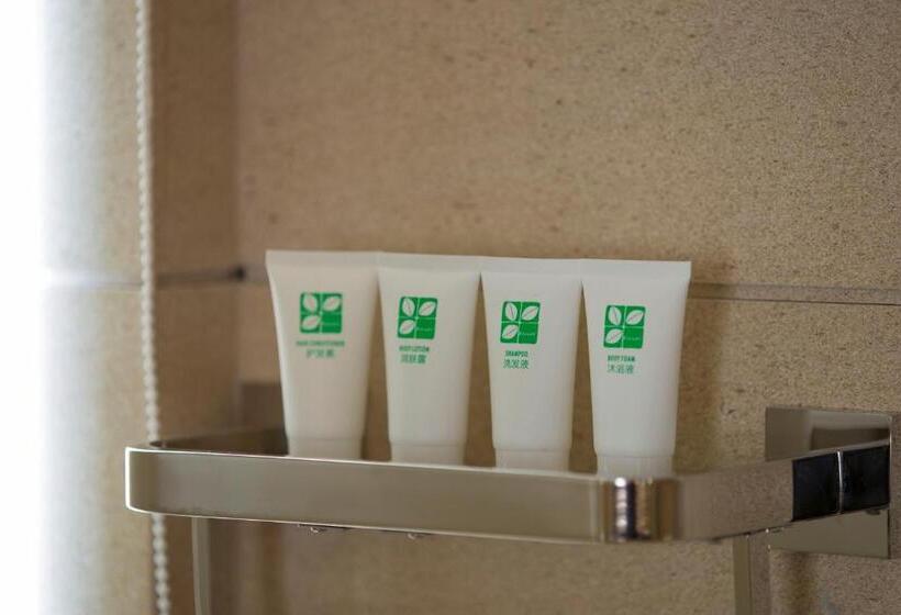 带大床的标准间, Jing Shang