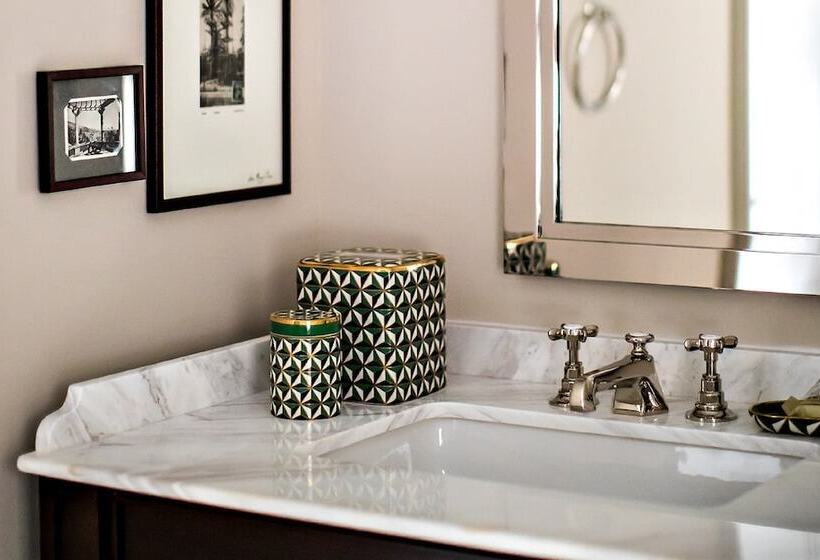 클래식 룸 킹 침대, Nomad Las Vegas