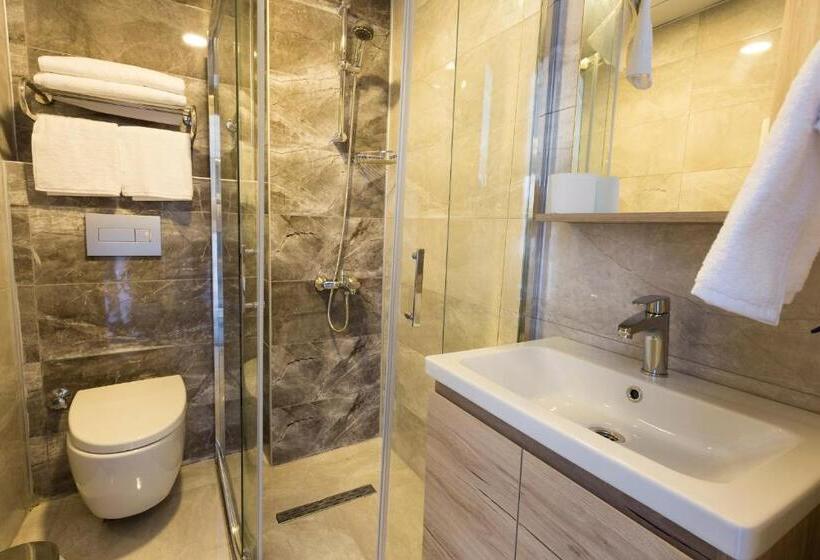 اتاق استاندارد با چشمانداز استخر, Sunsan