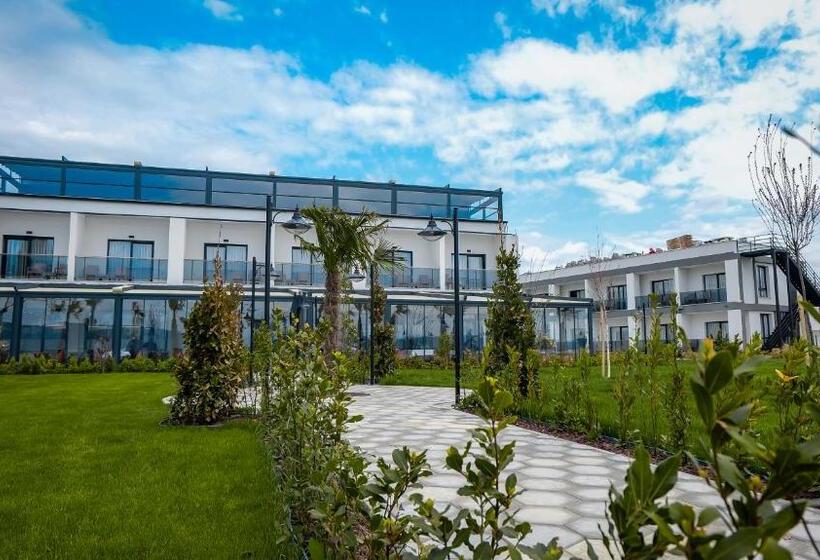 اتاق استاندارد با چشمانداز استخر, Sunsan