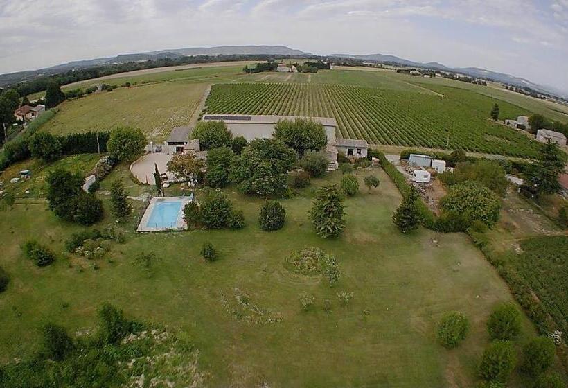 غرفة عائلية, Le Papillon De Soie