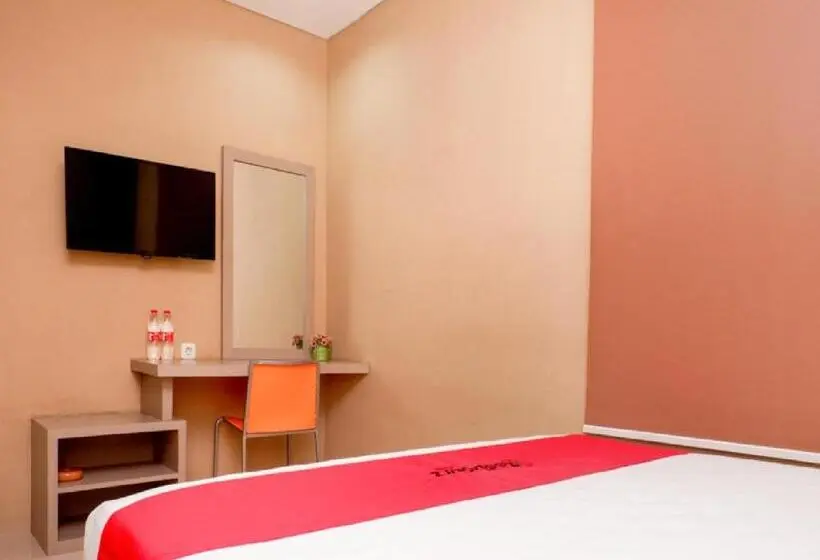 Delüks Oda, Reddoorz Near Java Supermall Semarang