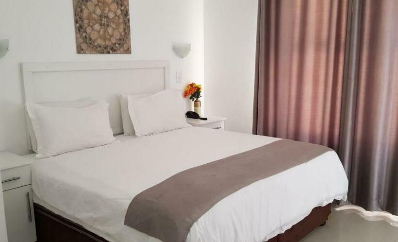 Номер Deluxe, Royal Ushaka Durban North