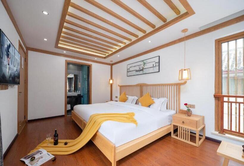 Номер Стандарт с Балконом, Lijiang Nanfu Yinglu Guesthouse