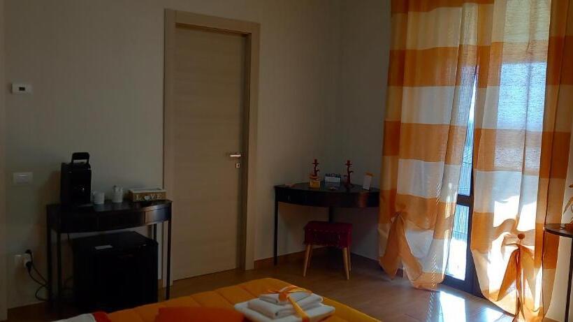 חדר סטנדרט לשלושה עם מרפסת, B&b Le Bacette