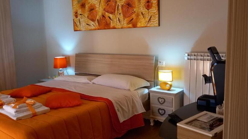 חדר סטנדרט לשלושה עם מרפסת, B&b Le Bacette