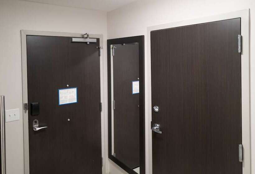 جناح, Holiday Inn Express & Suites Franklin   Berry Farms, An Ihg