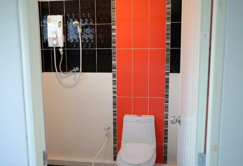 חדר דלוקס, Khong Chom Jan