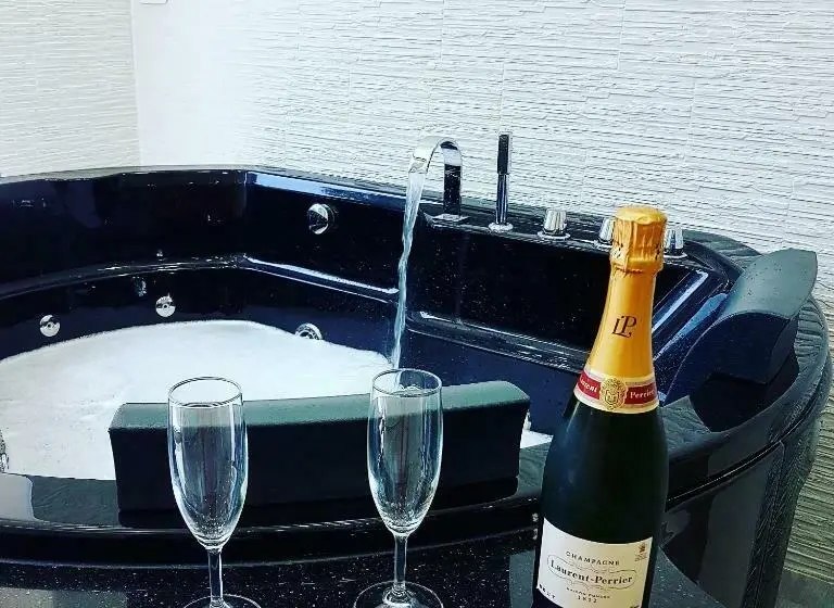 ハイドロマッサージバス付きスイート, Pandora Luxury Suite