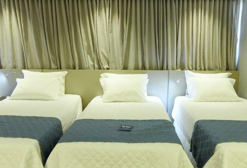 חדר דלוקס לשלושה, Blue Open