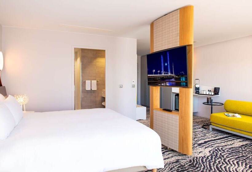 Люкс с Видом, Radisson Blu Hotel Bordeaux