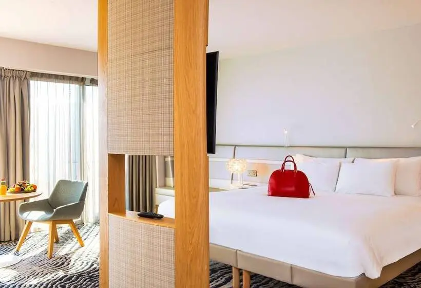 景色の見えるスイートルーム, Radisson Blu Hotel Bordeaux