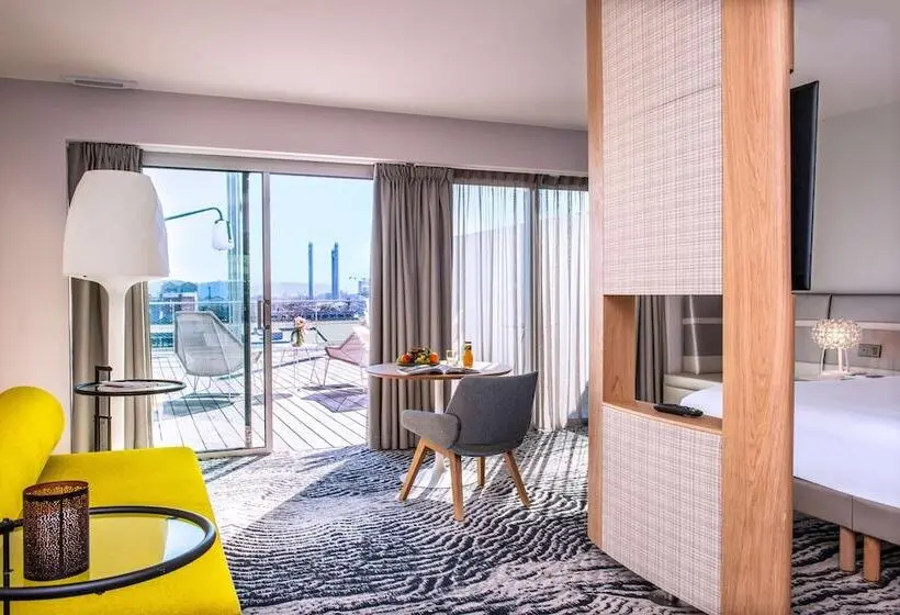 景色の見えるスイートルーム, Radisson Blu Hotel Bordeaux