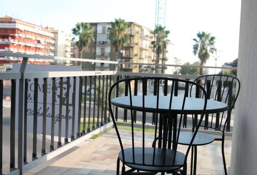 Полулюкс с Балконом, Michelangelo Home B&b