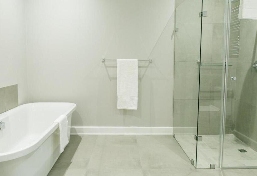 패밀리 룸, 30 On Whites Guesthouse