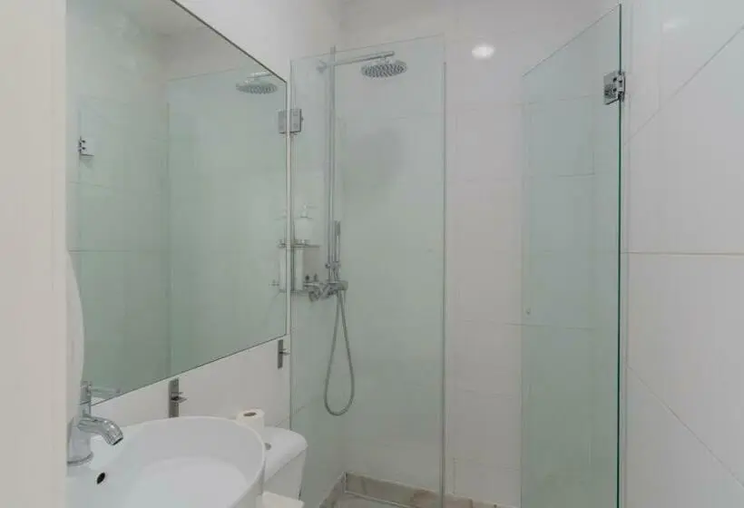 تختخواب در اتاق مشترک, Ndussole Guest House
