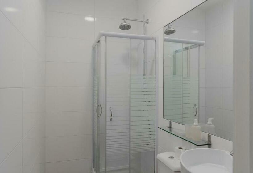 تختخواب در اتاق مشترک, Ndussole Guest House