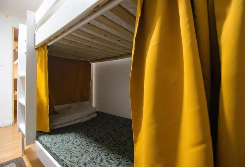 تختخواب در اتاق مشترک, Ndussole Guest House