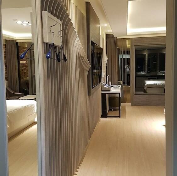 اتاق لوکس با چشم‌انداز دریا, Pohang Hotel View