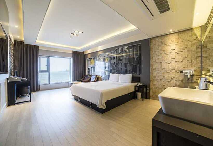 اتاق لوکس با چشم‌انداز دریا, Pohang Hotel View