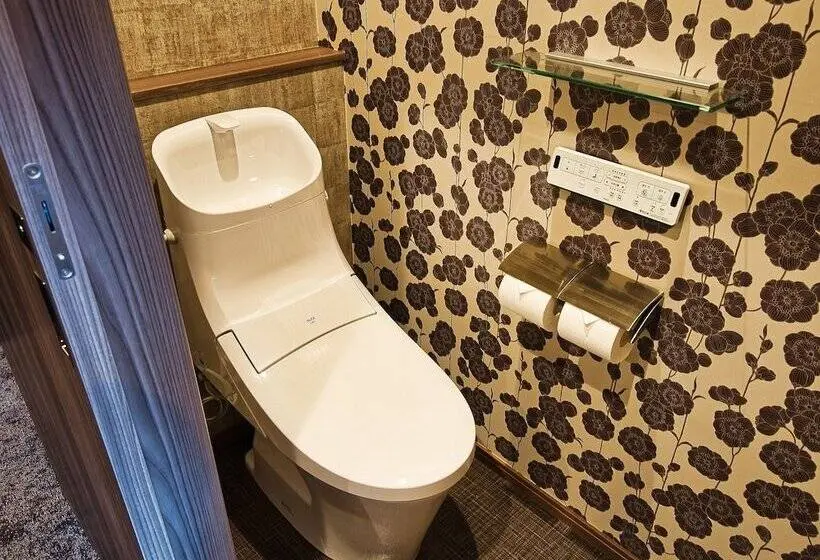 اتاق استاندارد سه نفره, Winery Hotel And Condominium Hitohana