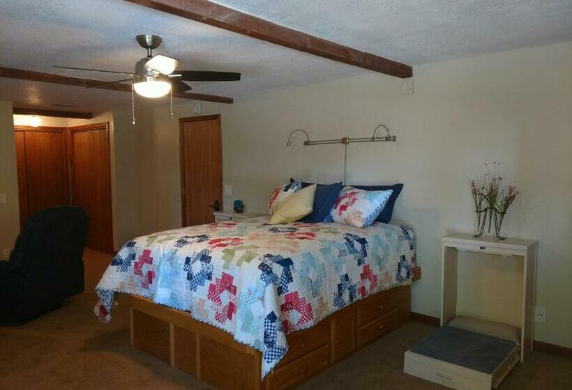 חדר סטנדרט נוף לגינה, Ponderosa Ridge A B & B