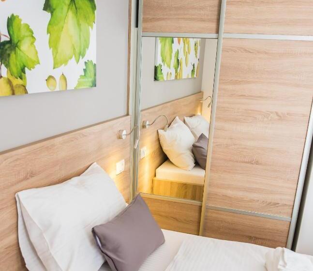 اتاق لوکس با چشمانداز باغ, Forest Međugorje