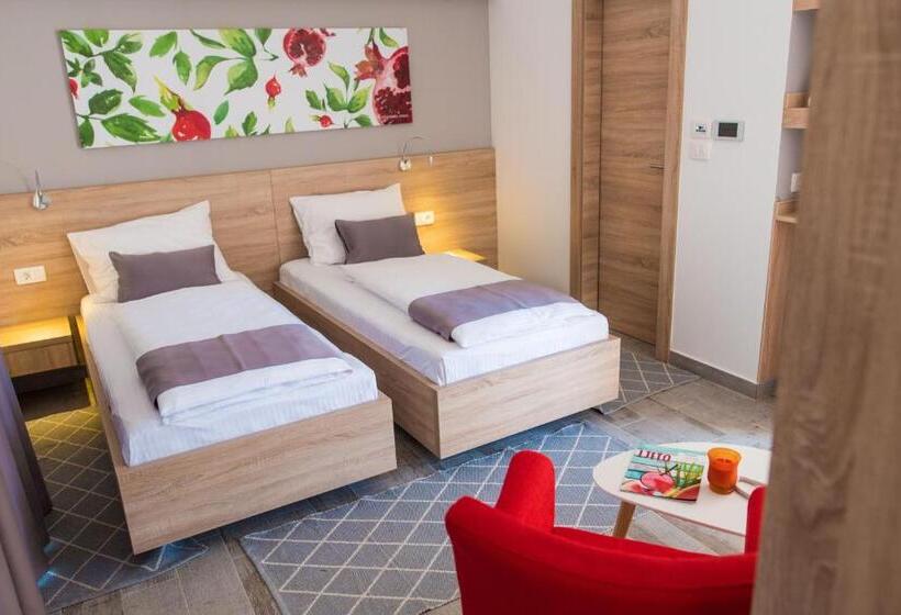 اتاق لوکس با چشمانداز باغ, Forest Međugorje