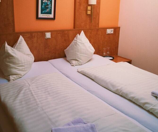 Номер Стандарт, Am Bahnhof