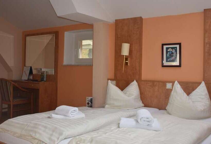 Номер Стандарт, Am Bahnhof