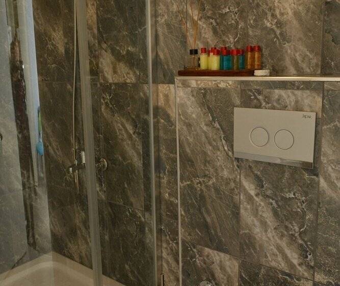 ルームシェアのワンベッド, Nar Palace