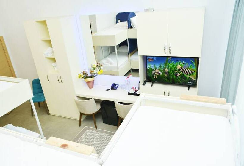 ルームシェアのワンベッド, Nar Palace