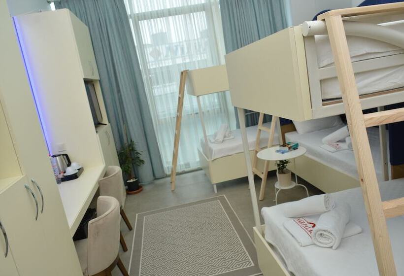 ルームシェアのワンベッド, Nar Palace