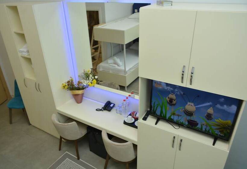 ルームシェアのワンベッド, Nar Palace