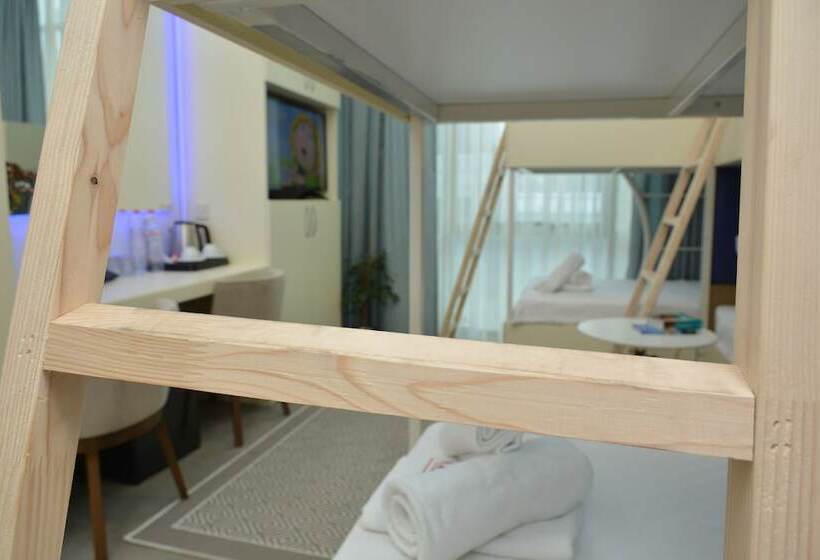 ルームシェアのワンベッド, Nar Palace